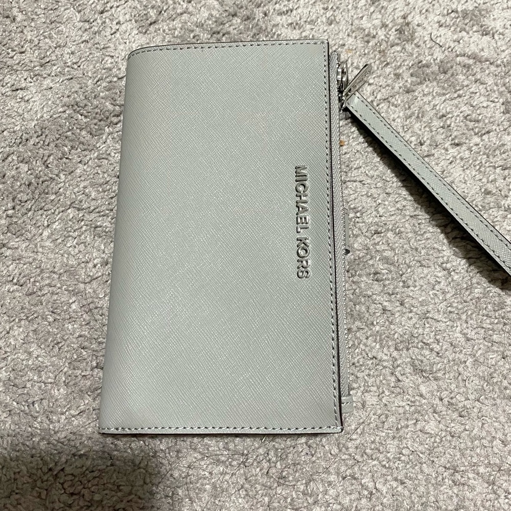 Michael kors grey wristlet